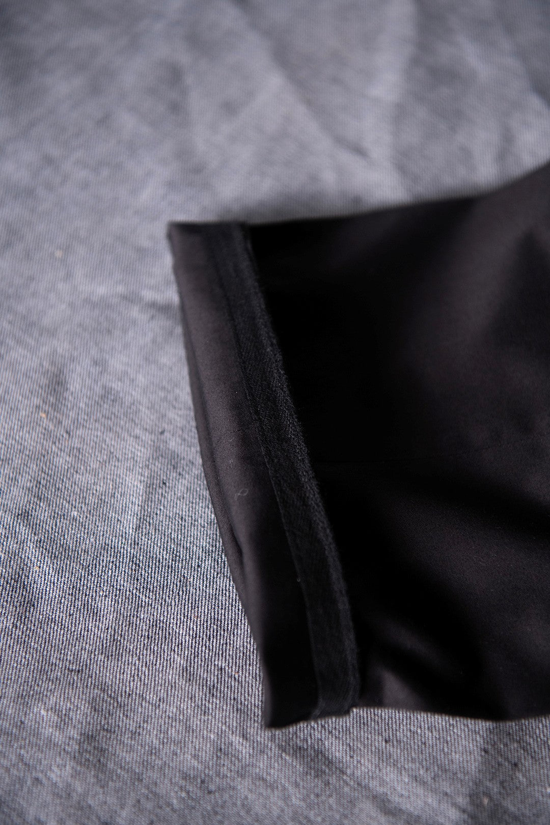 PANTALONI NERI