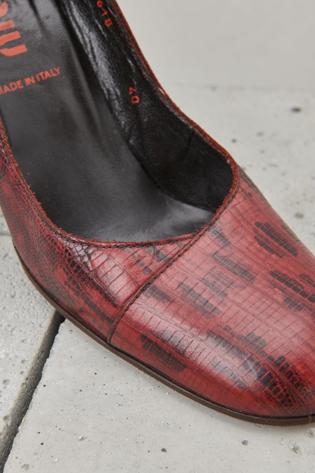 DECOLLETE BORDEAUX IN PELLE STAMPATA