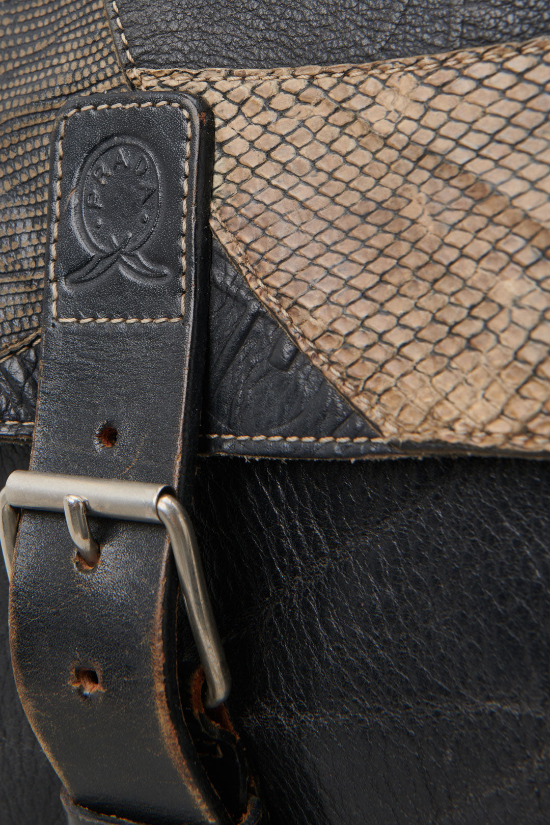 BORSA POSTINO NERA INSERTI IN PELLE