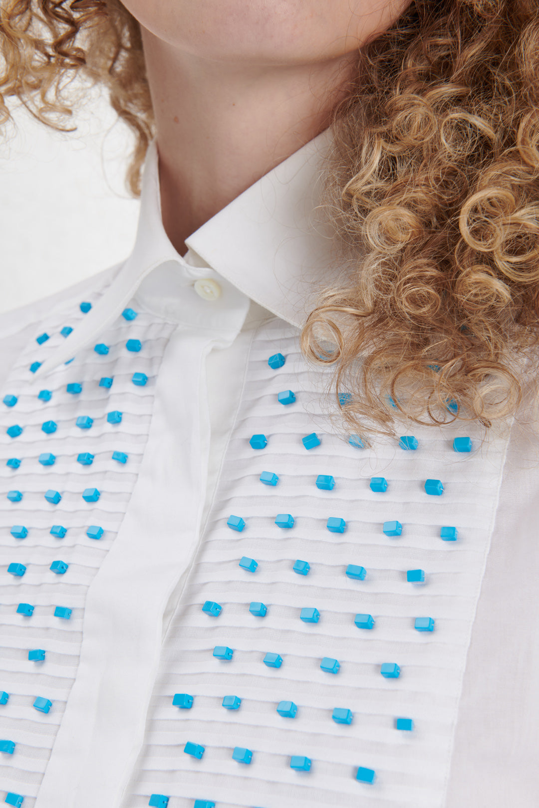 CAMICIA CON APPLICAZIONI TURCHESI