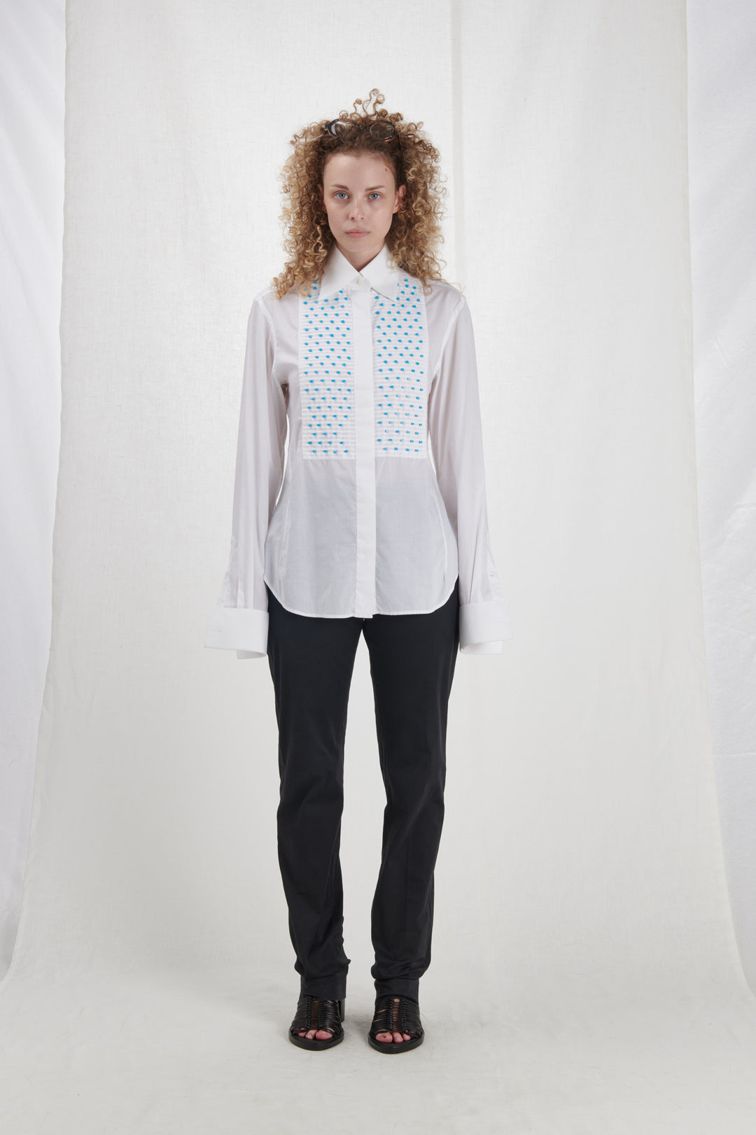 CAMICIA CON APPLICAZIONI TURCHESI