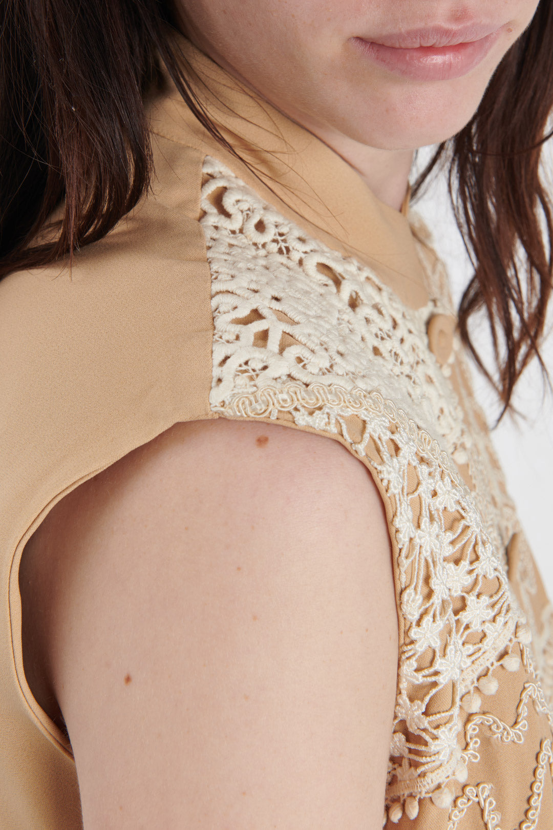 GILET OCRA CON RICAMI