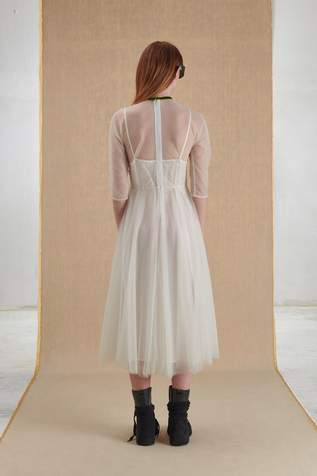 ABITO IN TULLE CON INSERTI DI VELLUTO E SOTTOVESTE