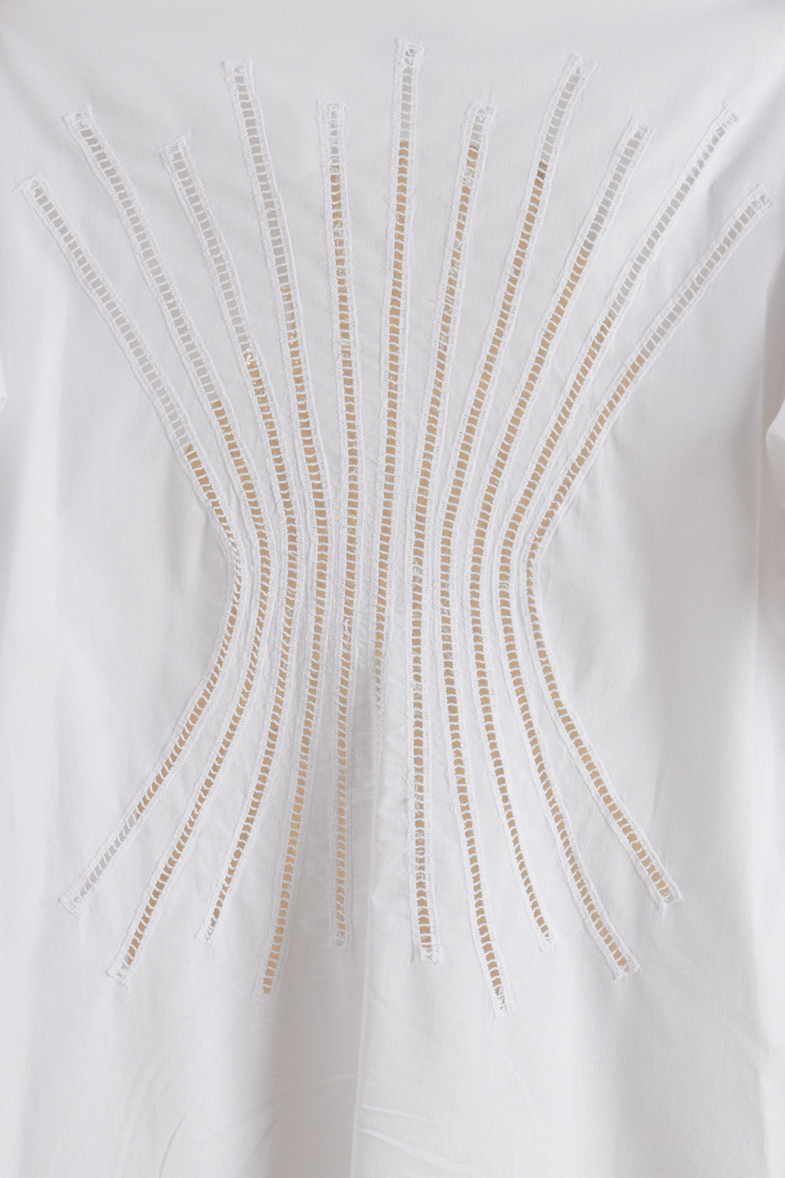 CAMICIA BIANCA LUNGA A MEZZE MANICHE CON DECORI
