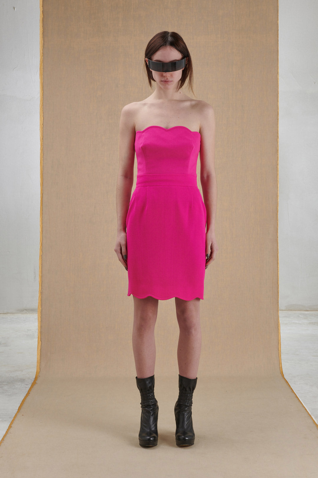 TAILLEUR PETALO CON GONNA E CORPETTO FUCSIA