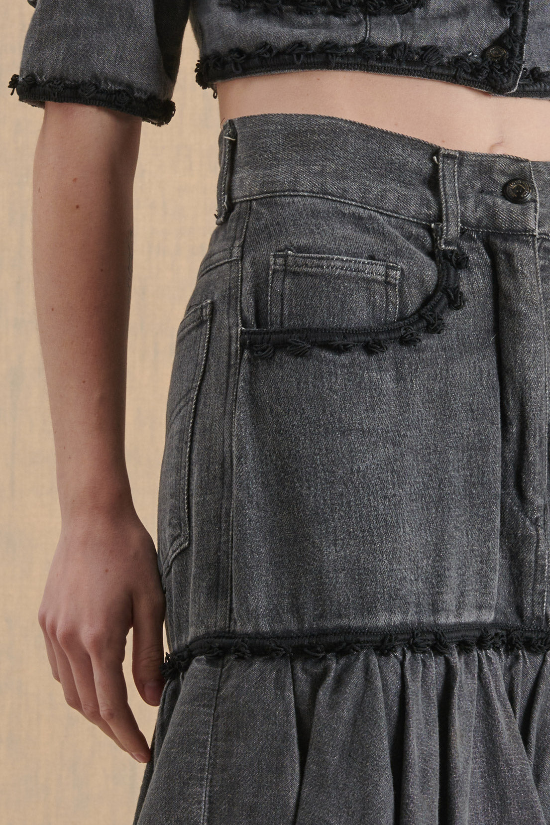 COMPLETO CROP TOP E GONNA CON BALZE IN JEANS