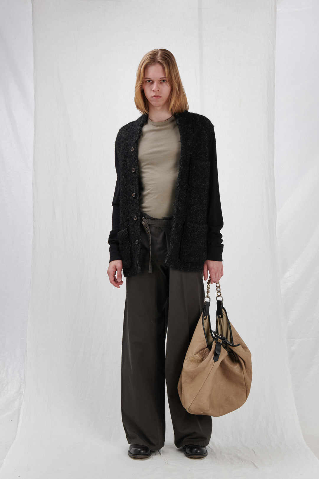 SHOPPER IN PELLE MARTELLATA CON MANICI