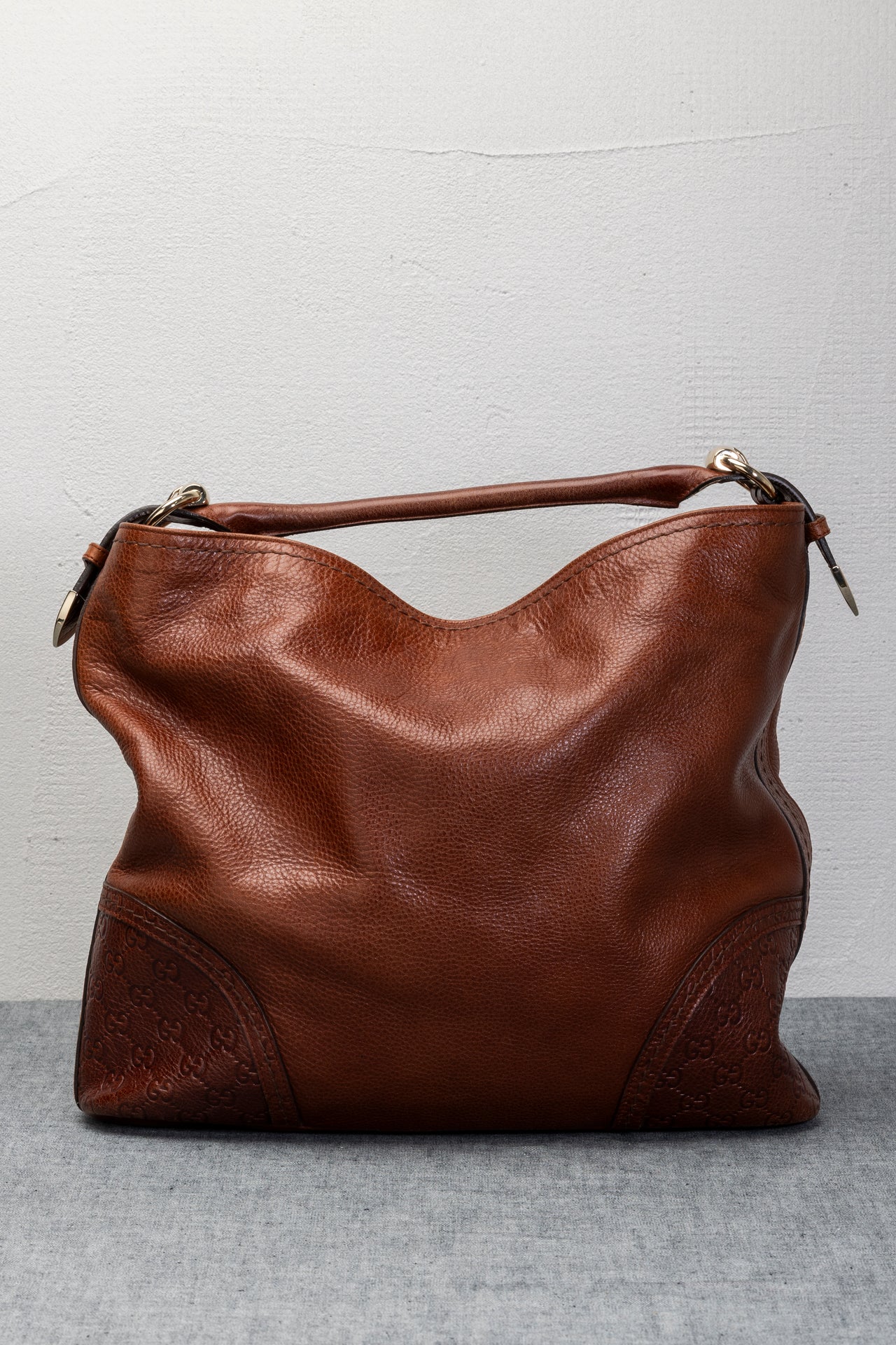 BORSA A SPALLA CON ANGOLI MONOGRAM