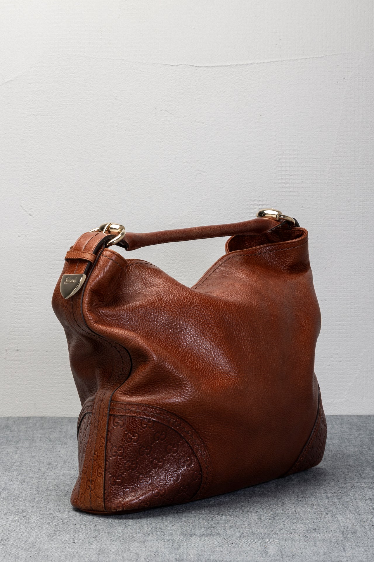 BORSA A SPALLA CON ANGOLI MONOGRAM