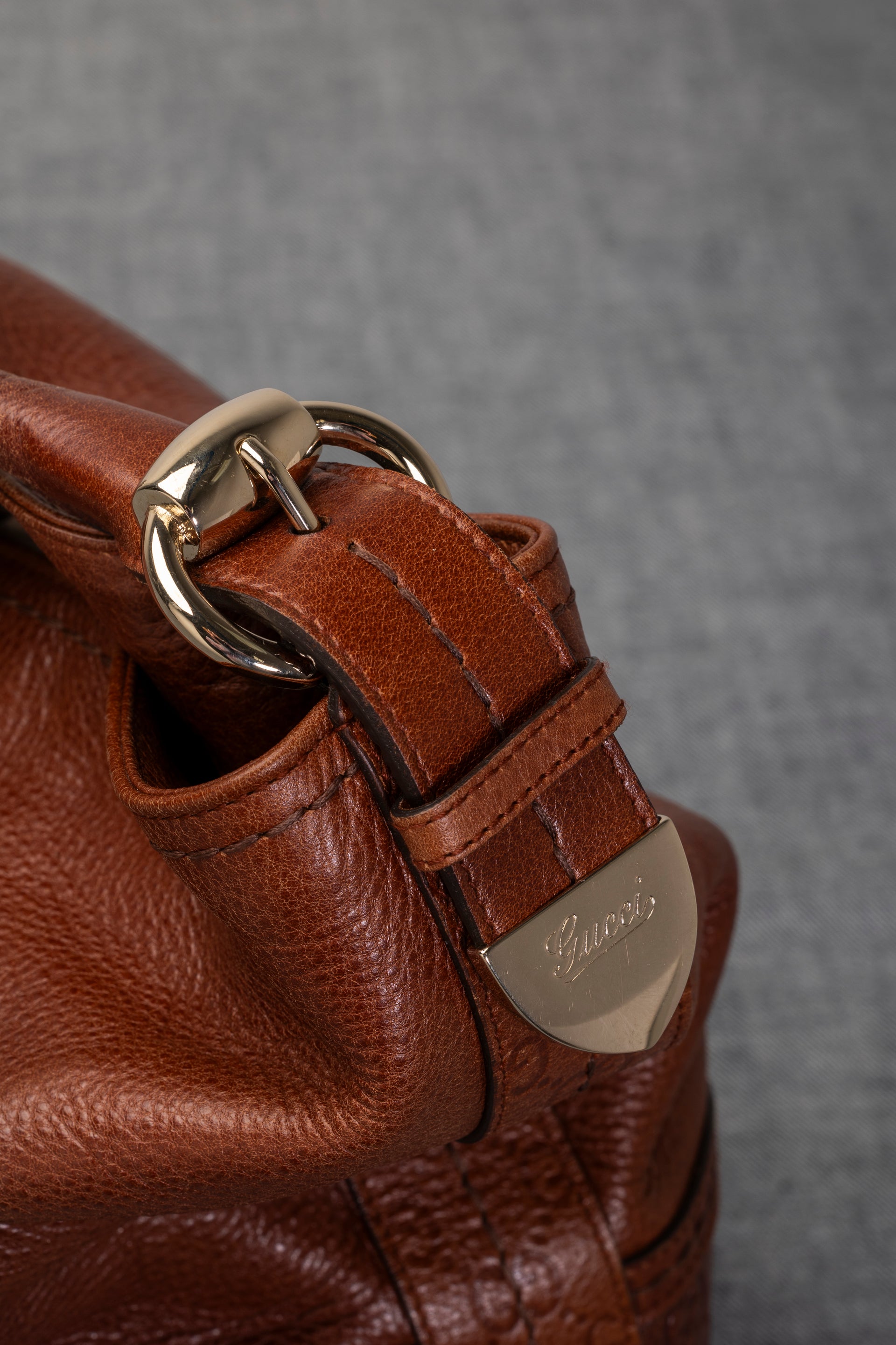 BORSA A SPALLA CON ANGOLI MONOGRAM