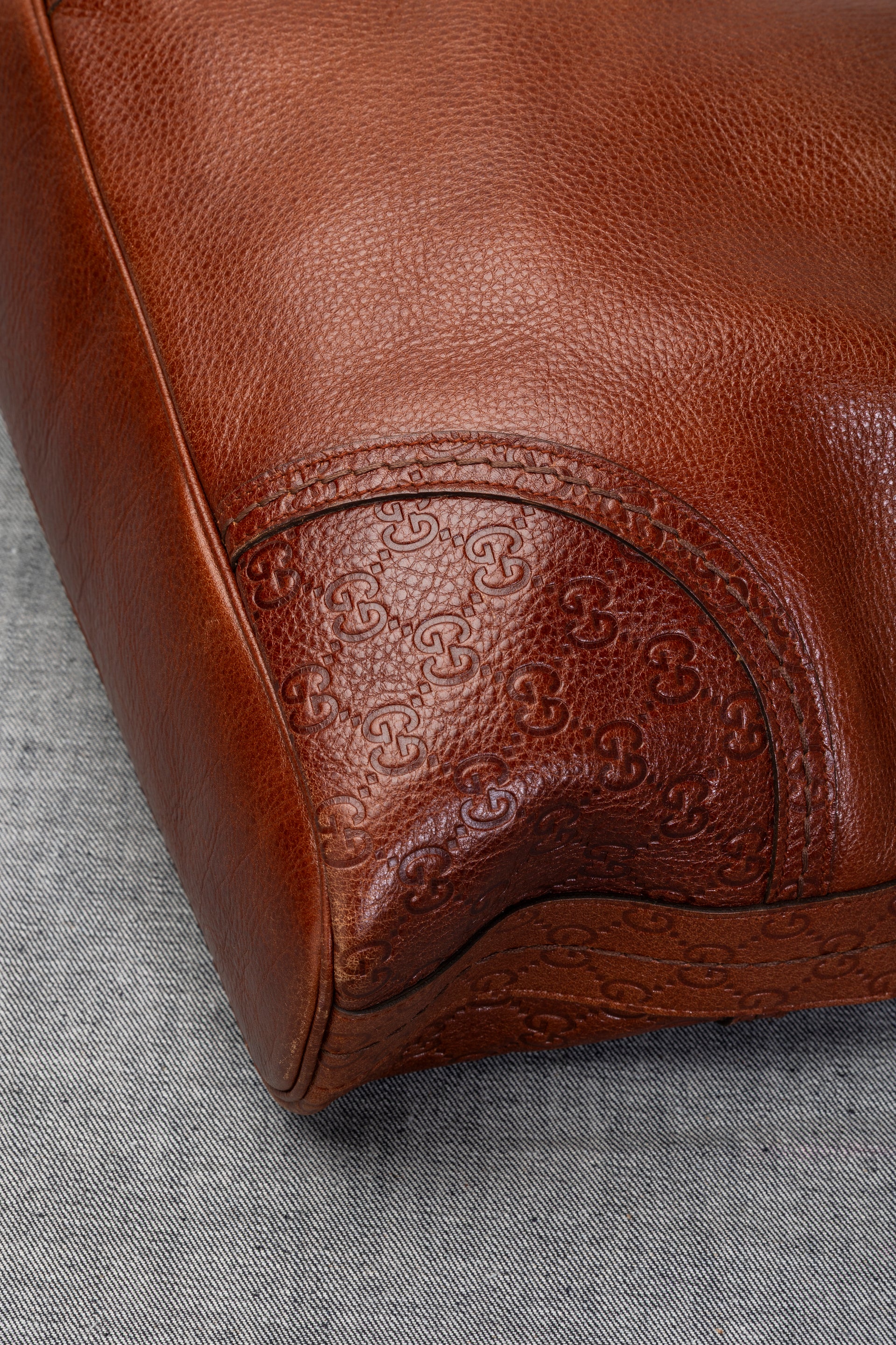 BORSA A SPALLA CON ANGOLI MONOGRAM