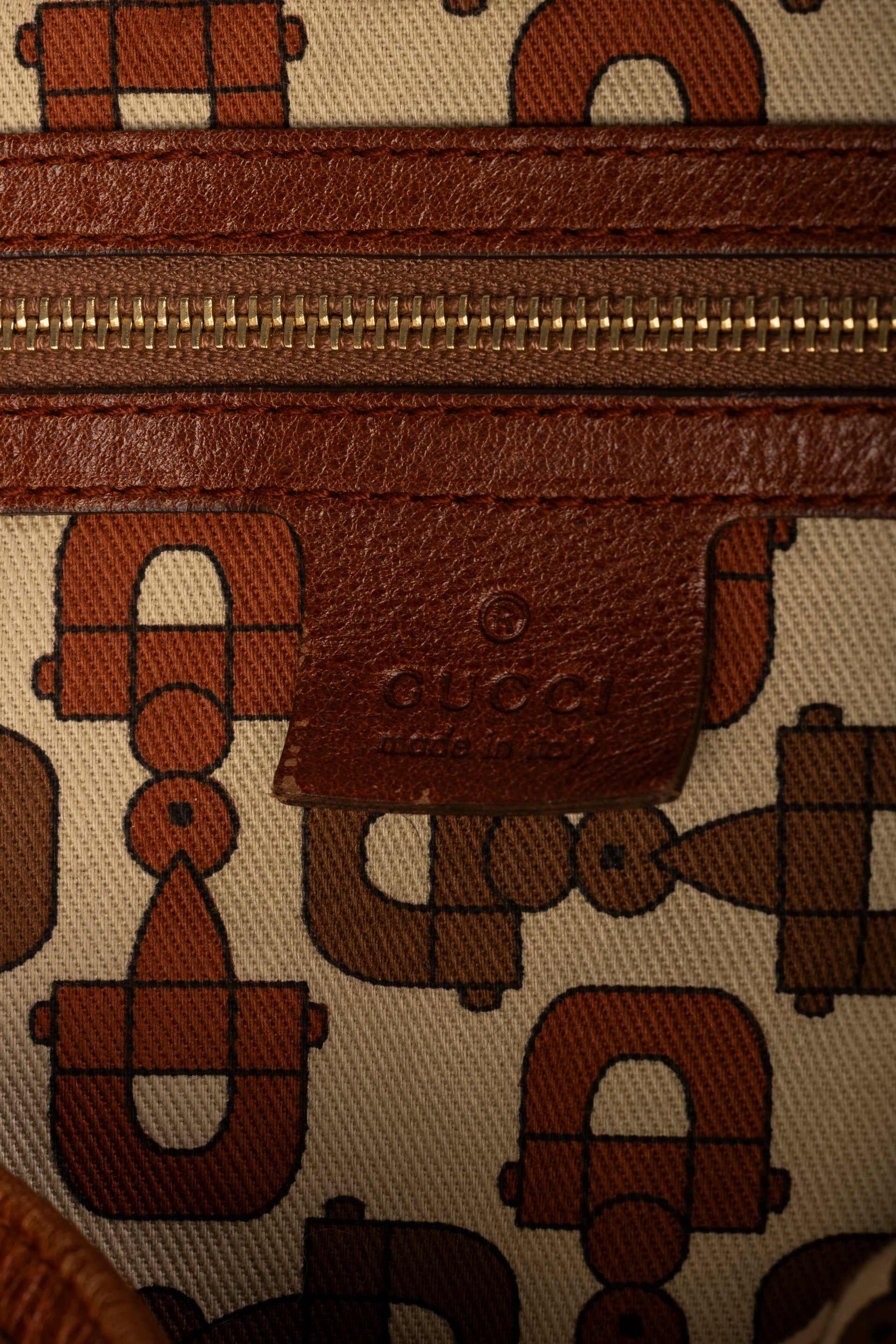 BORSA A SPALLA CON ANGOLI MONOGRAM