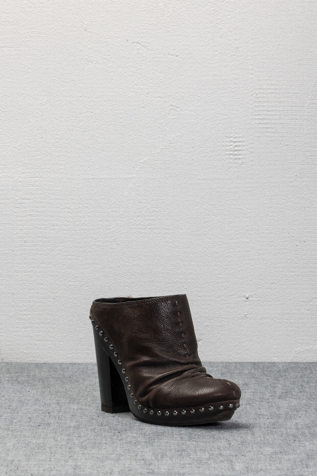 ZOCCOLI CON TACCO IN LEGNO