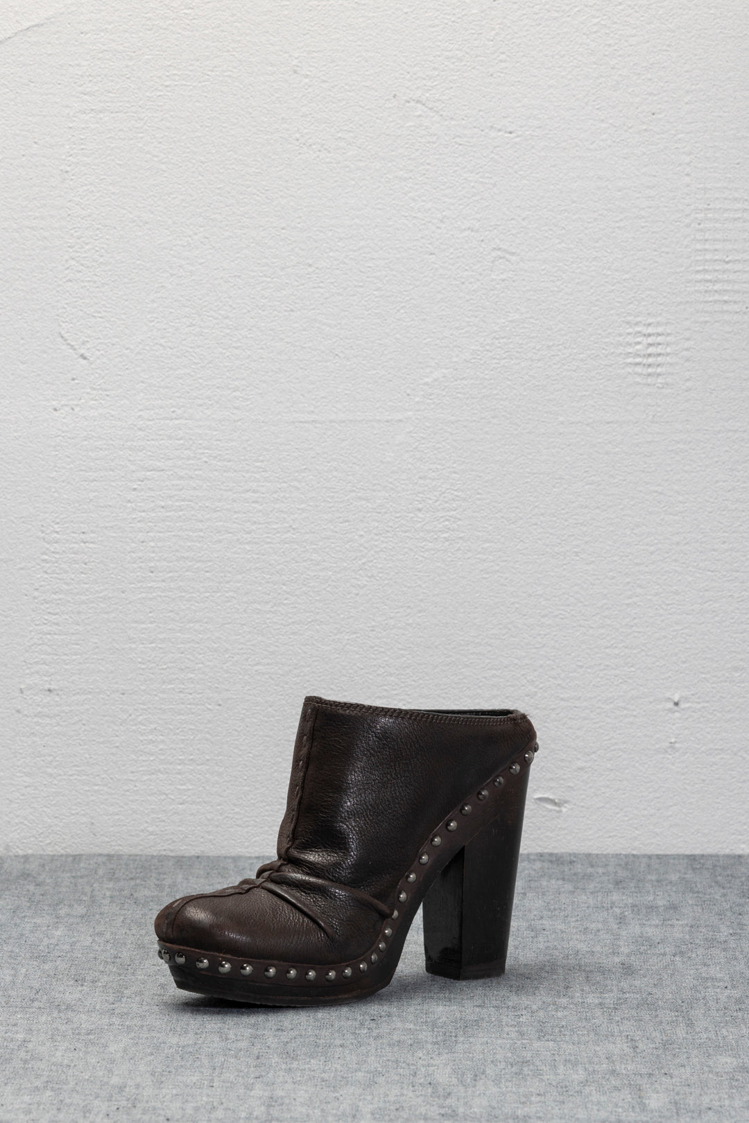 ZOCCOLI CON TACCO IN LEGNO