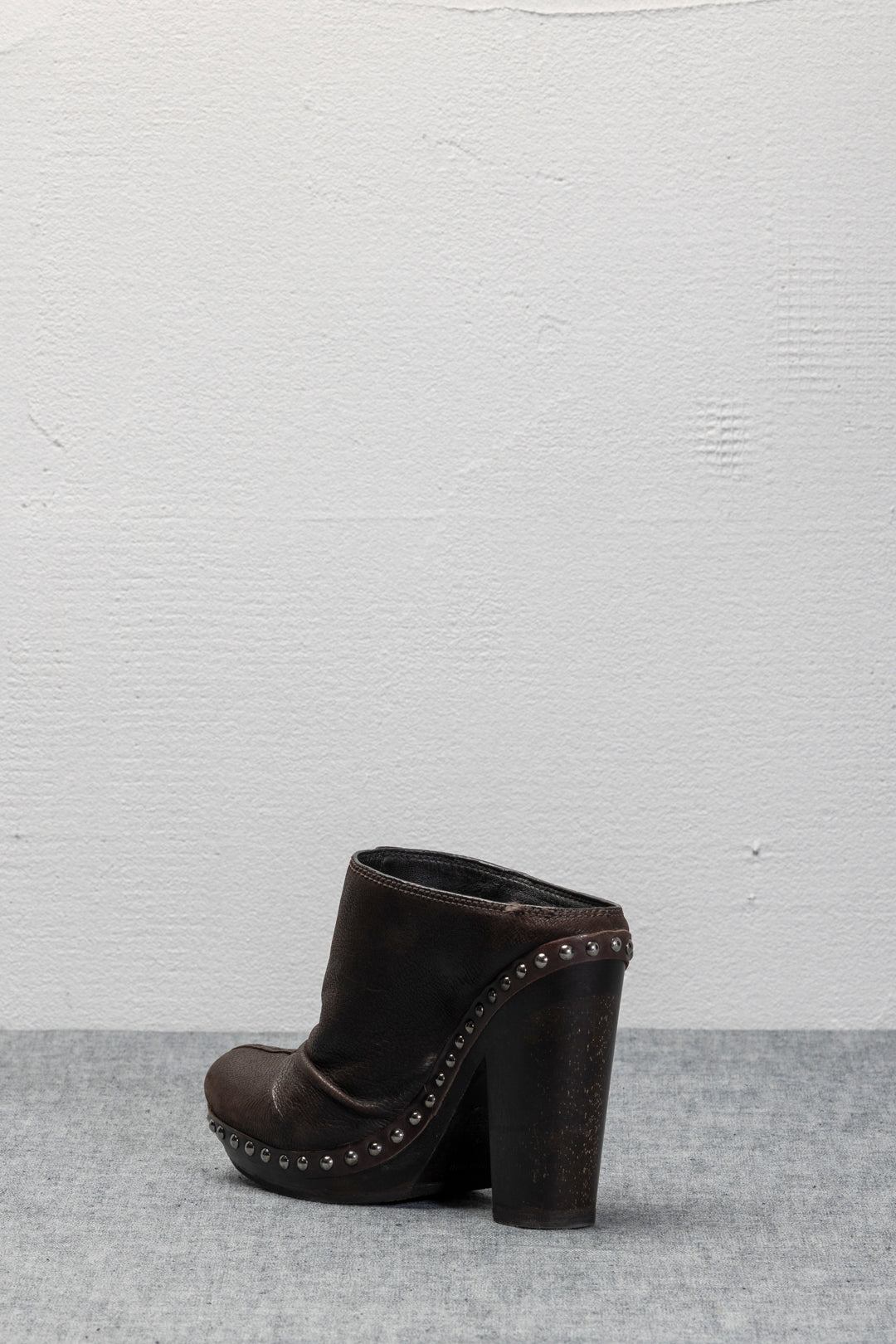 ZOCCOLI CON TACCO IN LEGNO