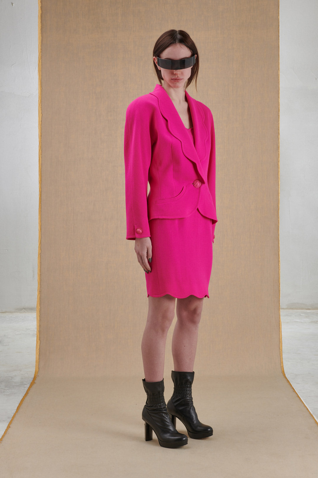 TAILLEUR PETALO CON GONNA E CORPETTO FUCSIA