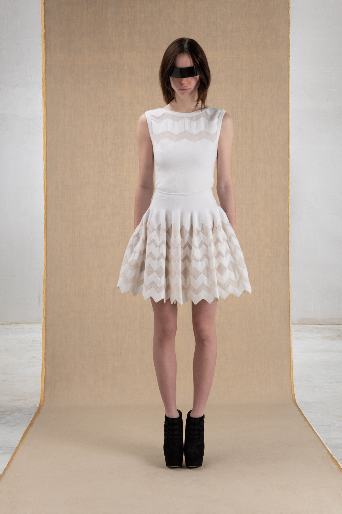 COMPLETO TOP E GONNA BIANCO CON TRASPARENZE