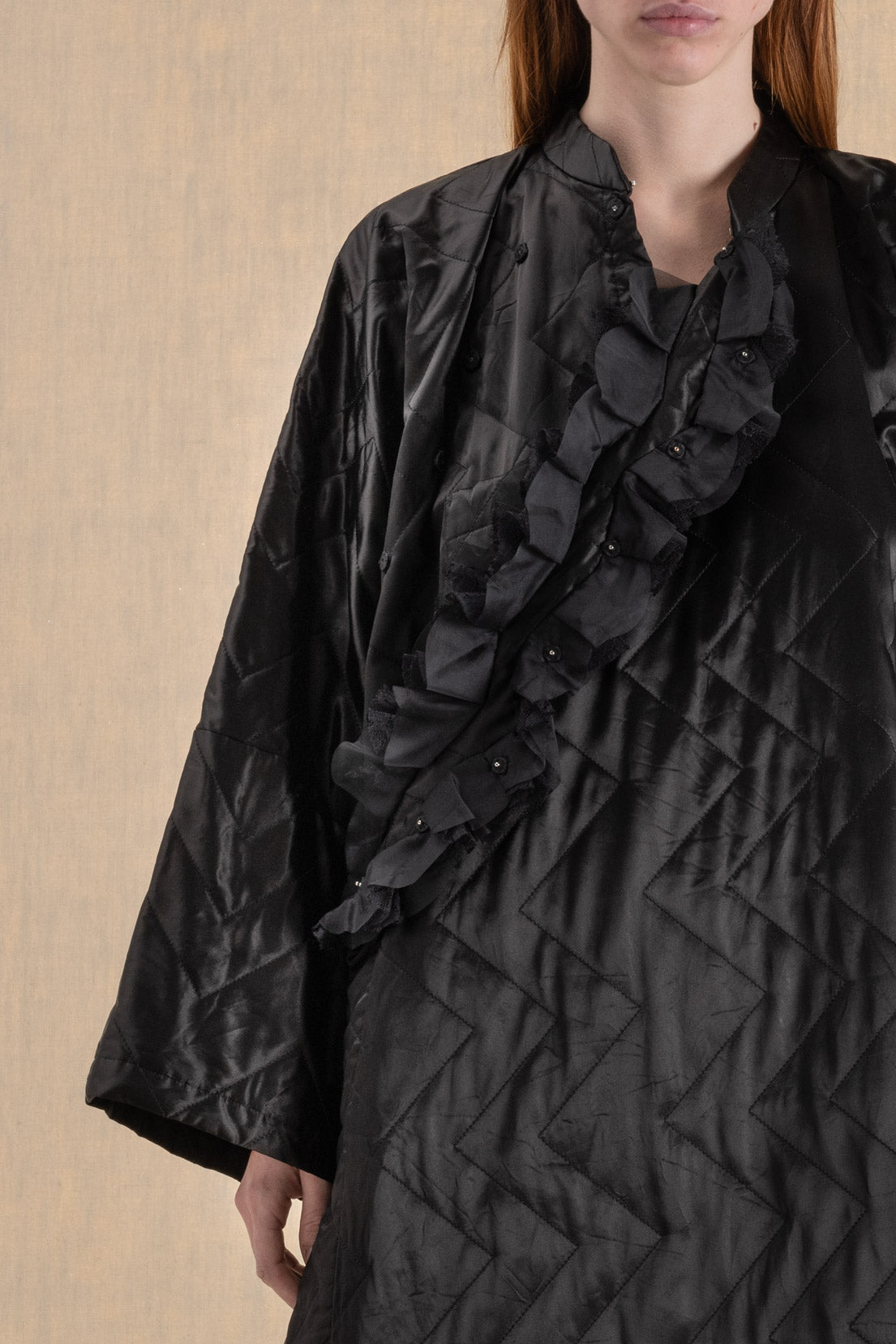 CAPPOTTO KIMONO IMBOTTITO CON VOLANT